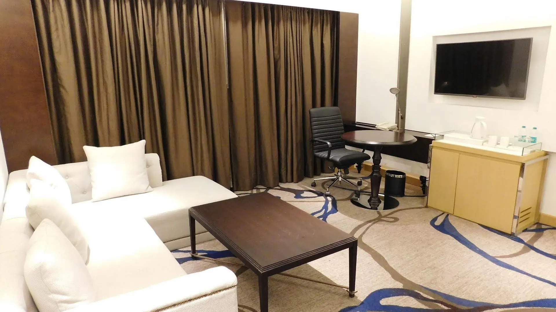Otel Pride Plaza Hotel, Aerocity Yeni Delhi